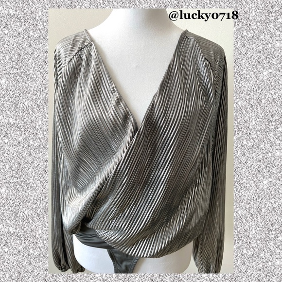 Lovers + Friends NWT Silver Metallic Jayda Bodysuit Sz S - Picture 3 of 9